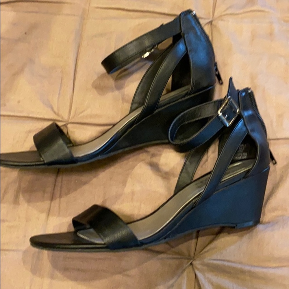 Black wedge shoes
